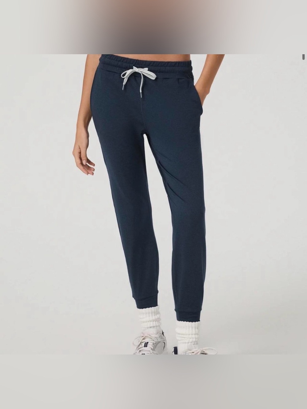 Vuori navy blue performance joggers size small